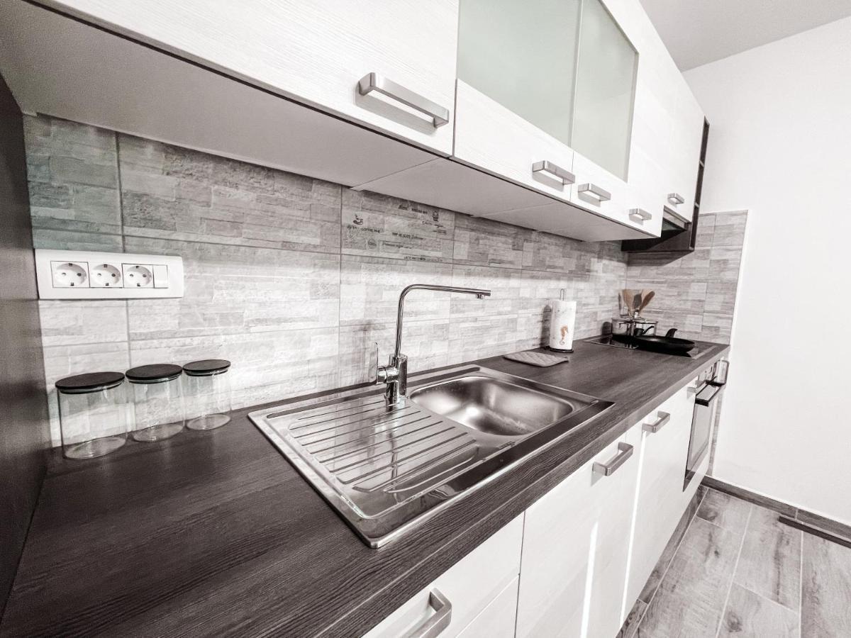 Riad Apartments Premium Zgornje Skofije Luaran gambar