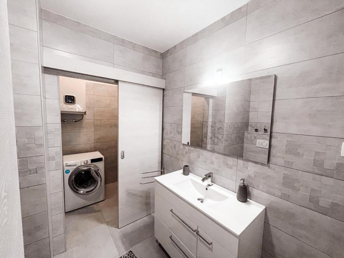 Riad Apartments Premium Zgornje Skofije Luaran gambar
