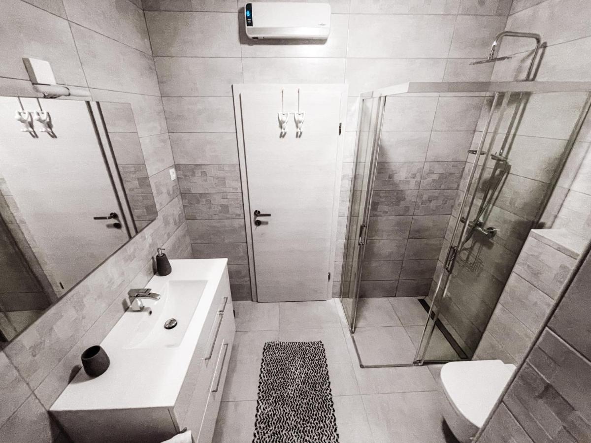 Riad Apartments Premium Zgornje Skofije Luaran gambar