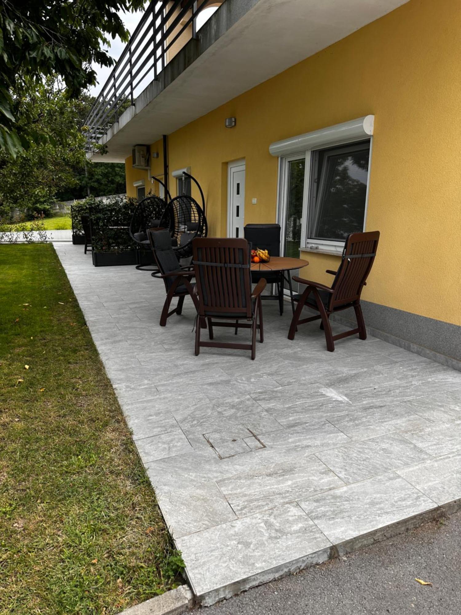 Riad Apartments Premium Zgornje Skofije Luaran gambar