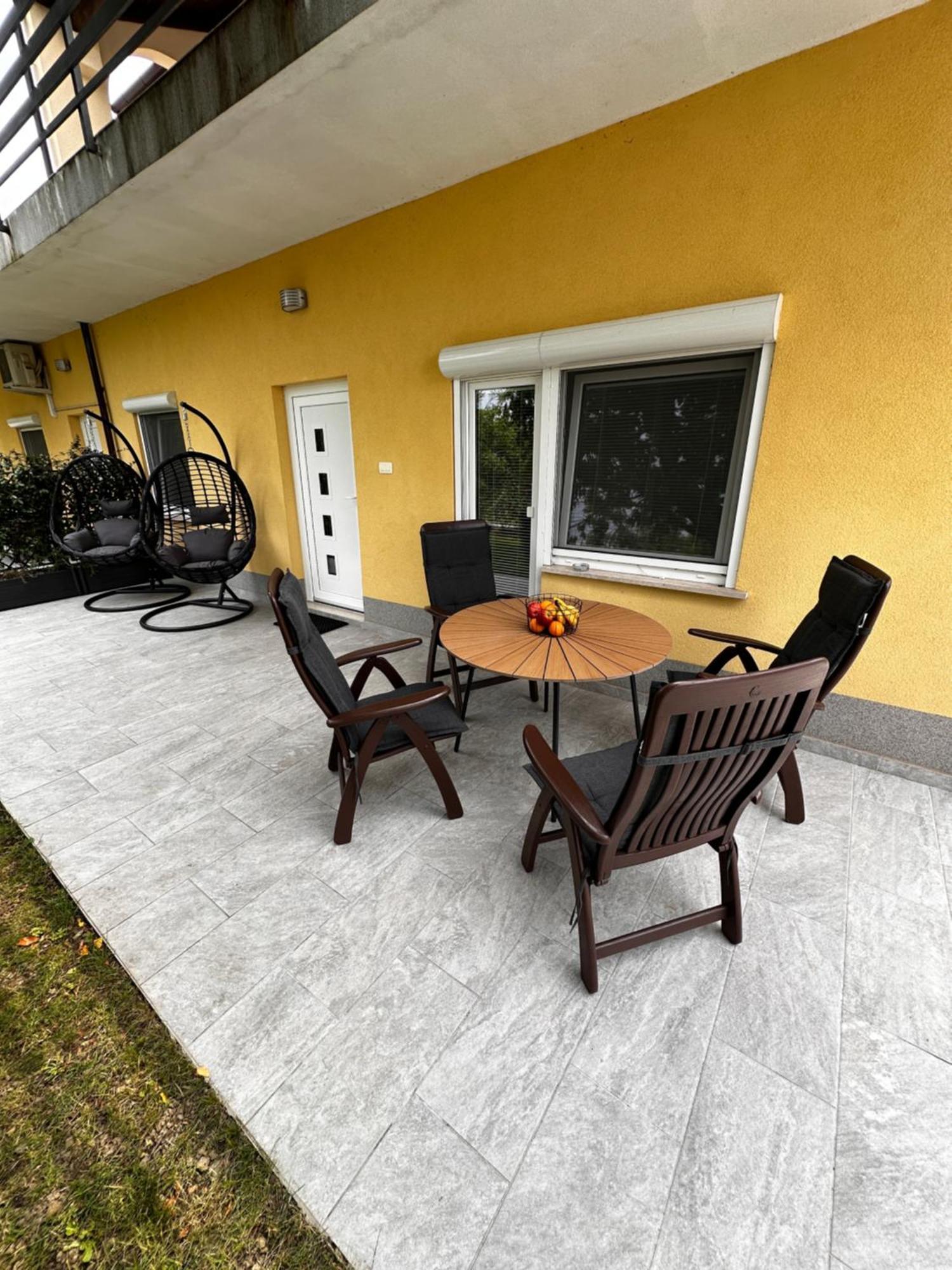 Riad Apartments Premium Zgornje Skofije Luaran gambar